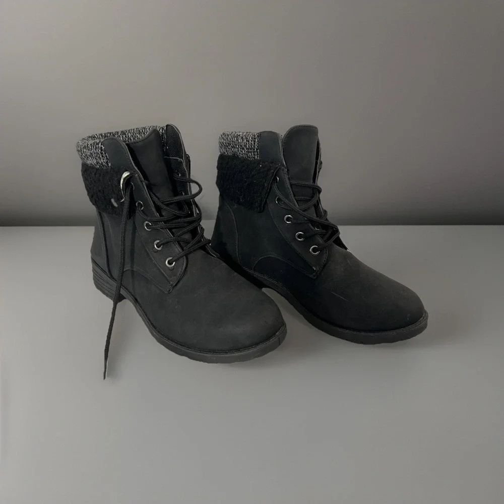 CHARLES ALBERT LADIES BLACK CREW ANKLE SUEDE CUFF  BOOTS SIZE 8 MEDIUM‎